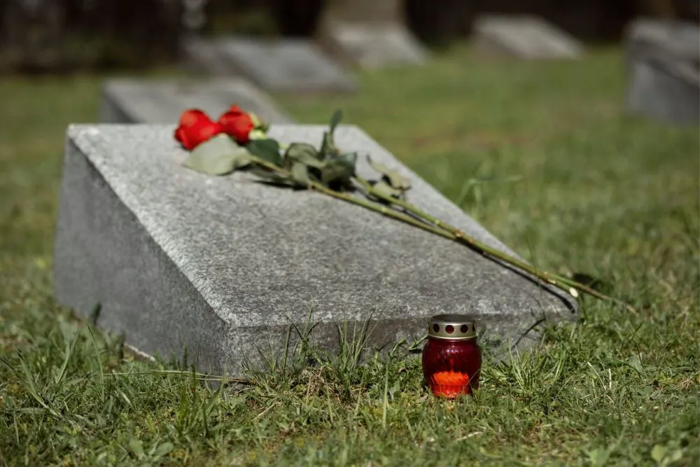 Pet grave